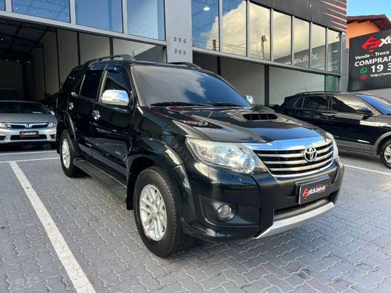 TOYOTA HILUX SW4 3.0 SRV 4X4 7 LUGARES 16V TURBO INTERCOOLER DIESEL 4P AUTOMÁTICO